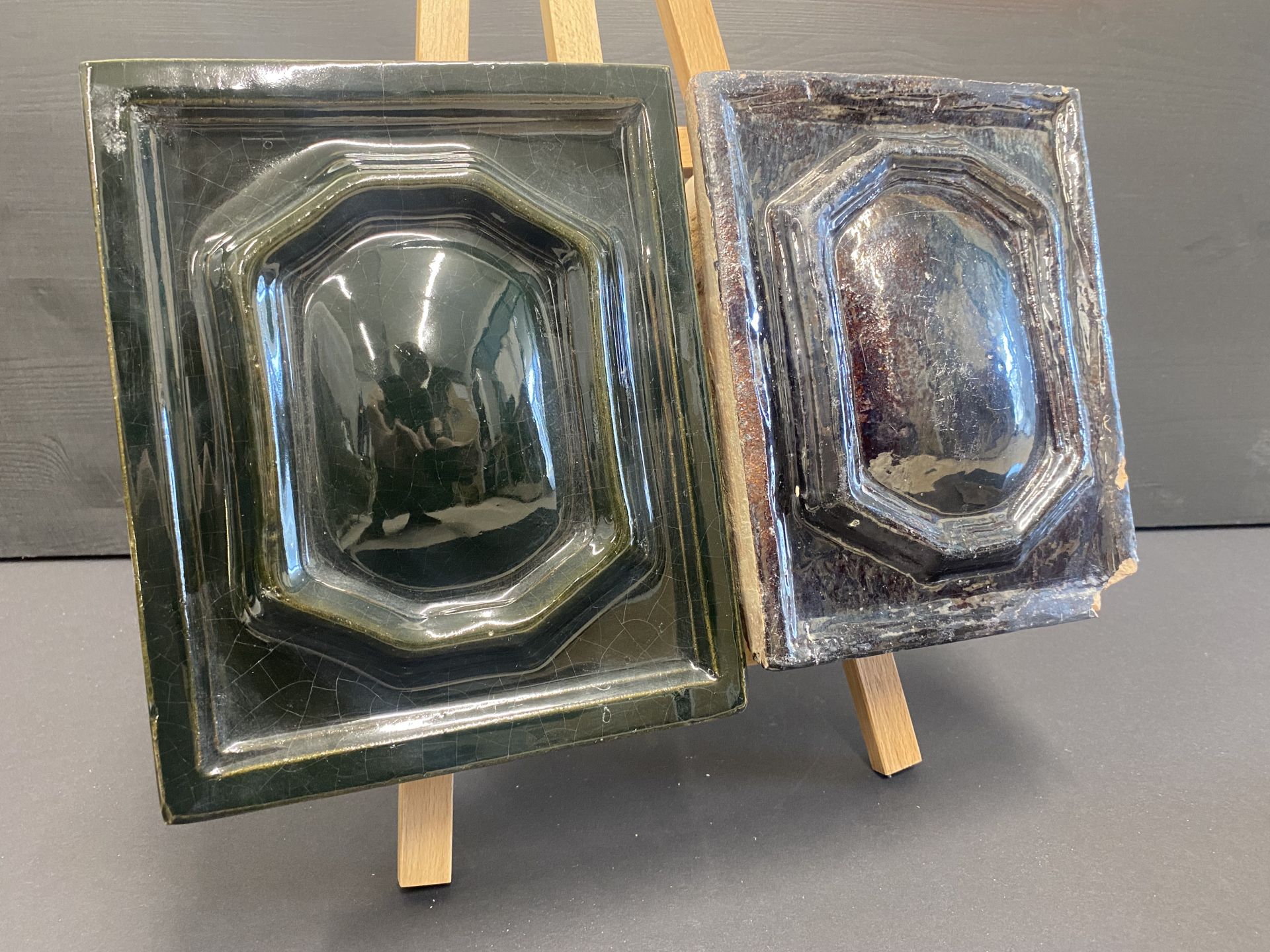 Sturm Keraamika OÜ Valge glasuuriga ahjupotid, Värvilise glasuuriga kahhelid, Ahjupotid restaureerimiseks, Eridisainiga keraamika, Täitekivid ja glasuuritud tellised, Ahjude projekteerimine Tartu, Eesti, Baltikum