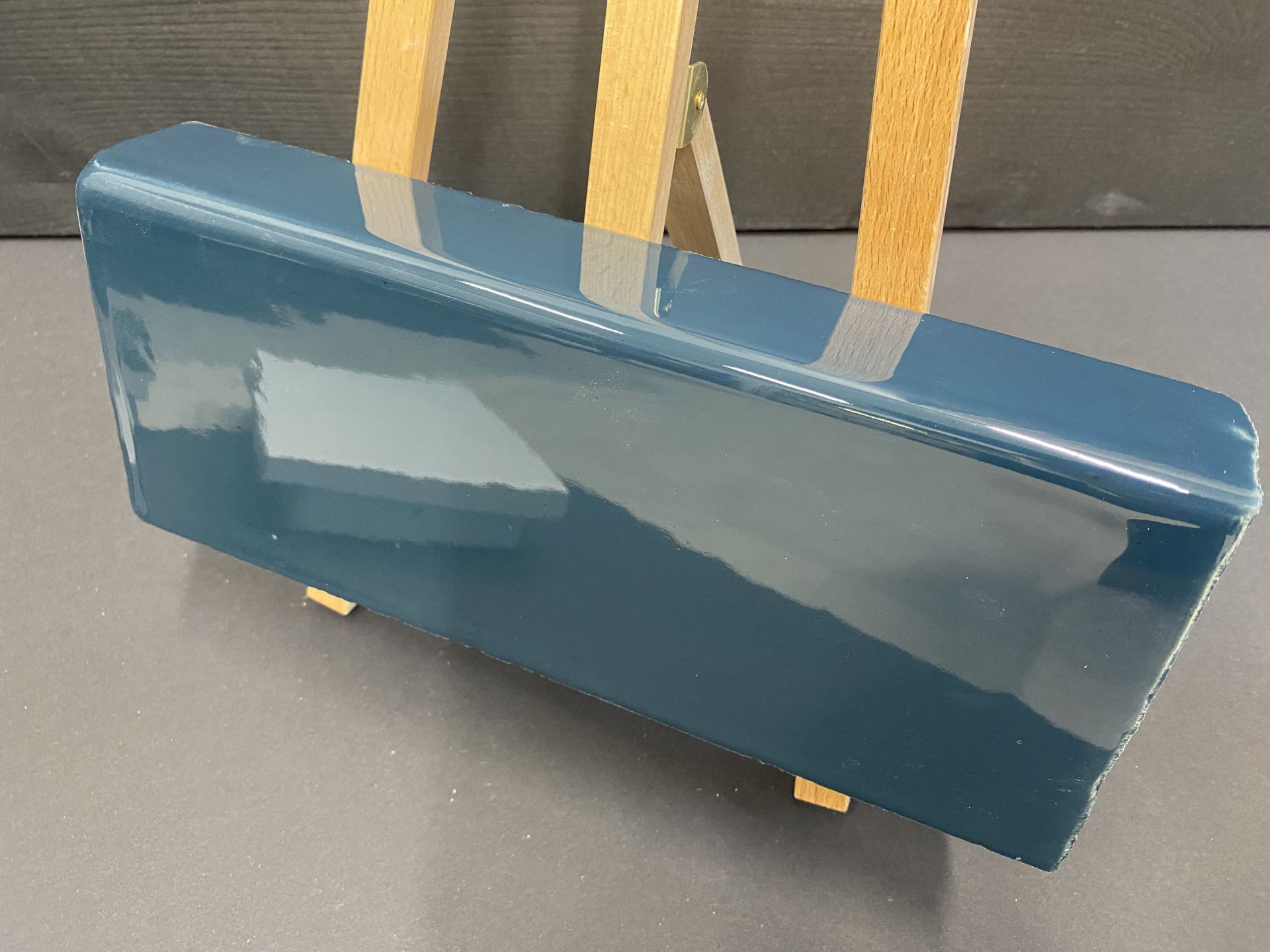 Sturm Keraamika OÜ Valge glasuuriga ahjupotid, Värvilise glasuuriga kahhelid, Ahjupotid restaureerimiseks, Eridisainiga keraamika, Täitekivid ja glasuuritud tellised, Ahjude projekteerimine Tartu, Eesti, Baltikum