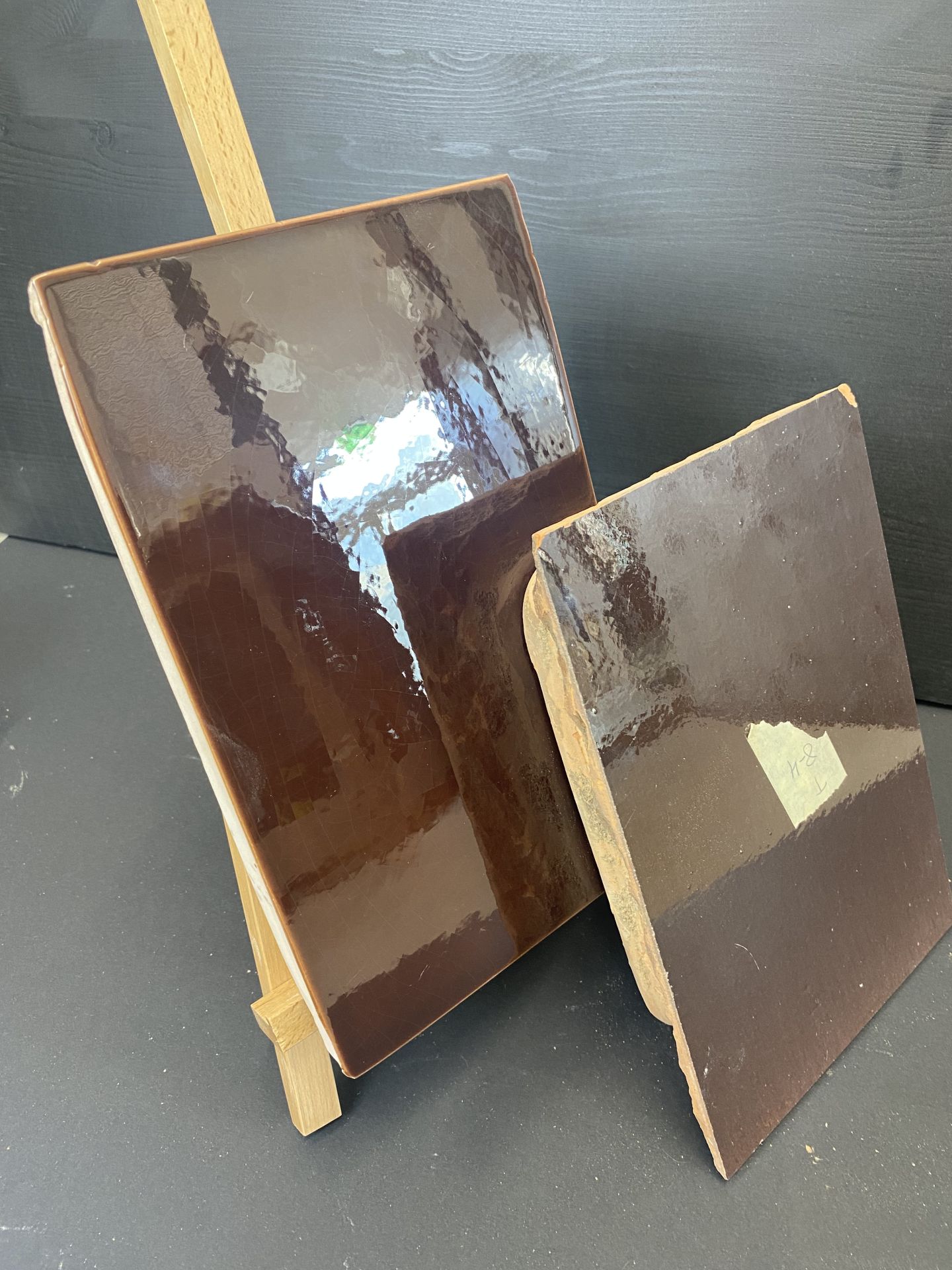 Sturm Keraamika OÜ Valge glasuuriga ahjupotid, Värvilise glasuuriga kahhelid, Ahjupotid restaureerimiseks, Eridisainiga keraamika, Täitekivid ja glasuuritud tellised, Ahjude projekteerimine Tartu, Eesti, Baltikum